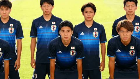 “铁锤帮惨败，炮兵队以5-2逆袭，重返冠军征程。”